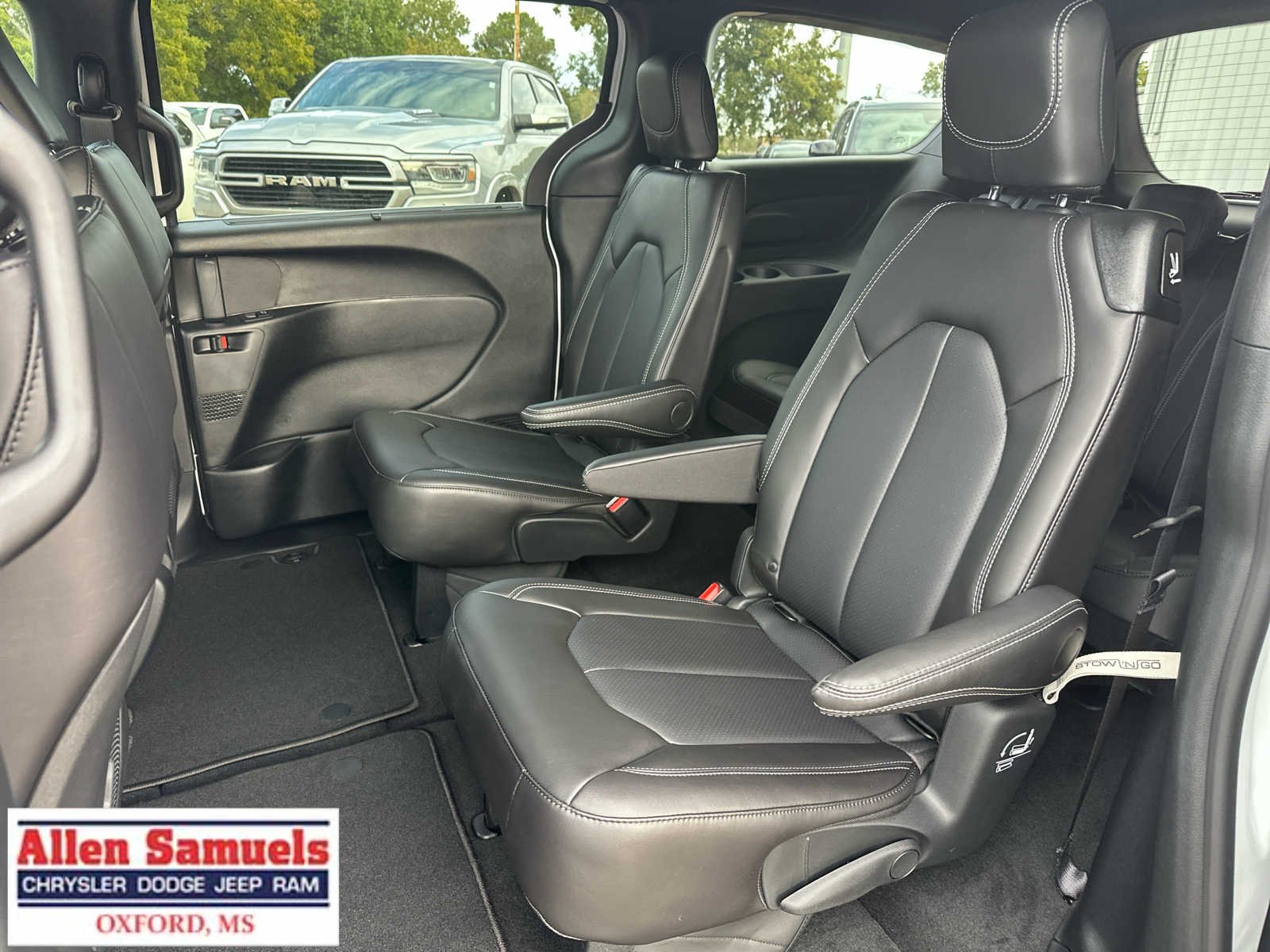 2026 Chrysler Pacifica Select - Photo 10