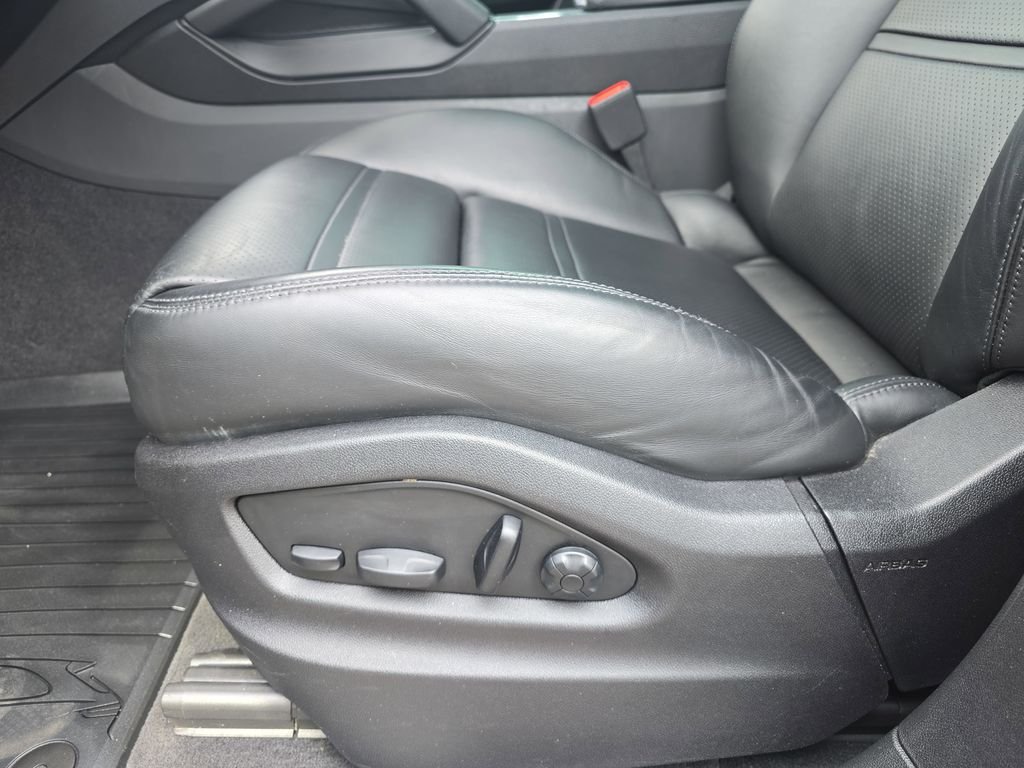 Used 2023 Black Porsche Platinum Edition image 31