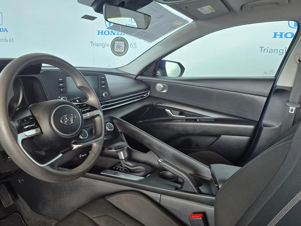 Used 2021 Blue Hyundai SE image 8