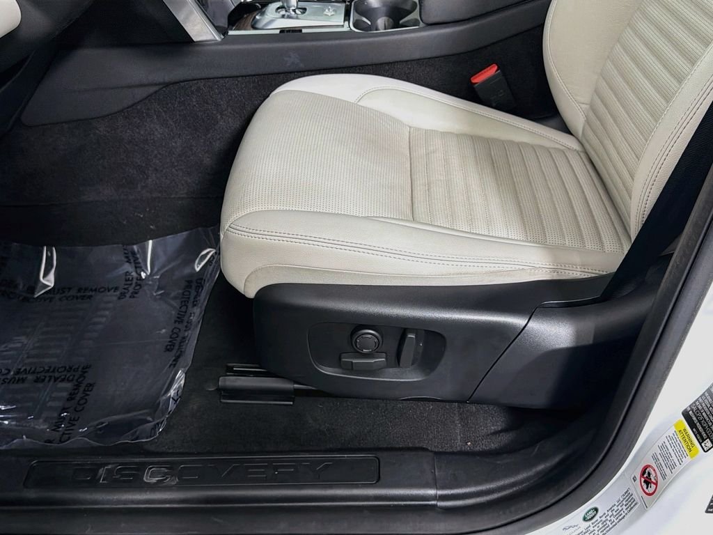 Used 2023 White Land Rover SE image 20