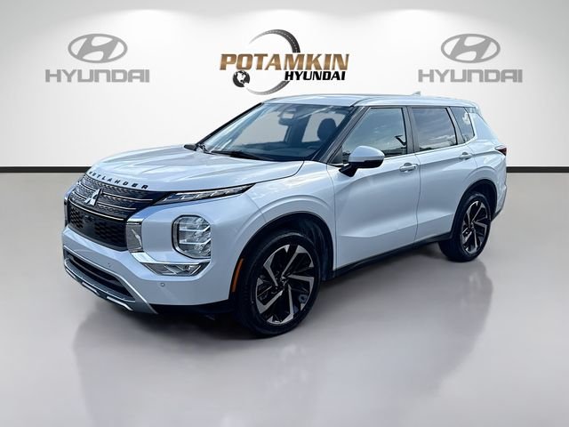 2023 Mitsubishi Outlander SE 2WD's photo