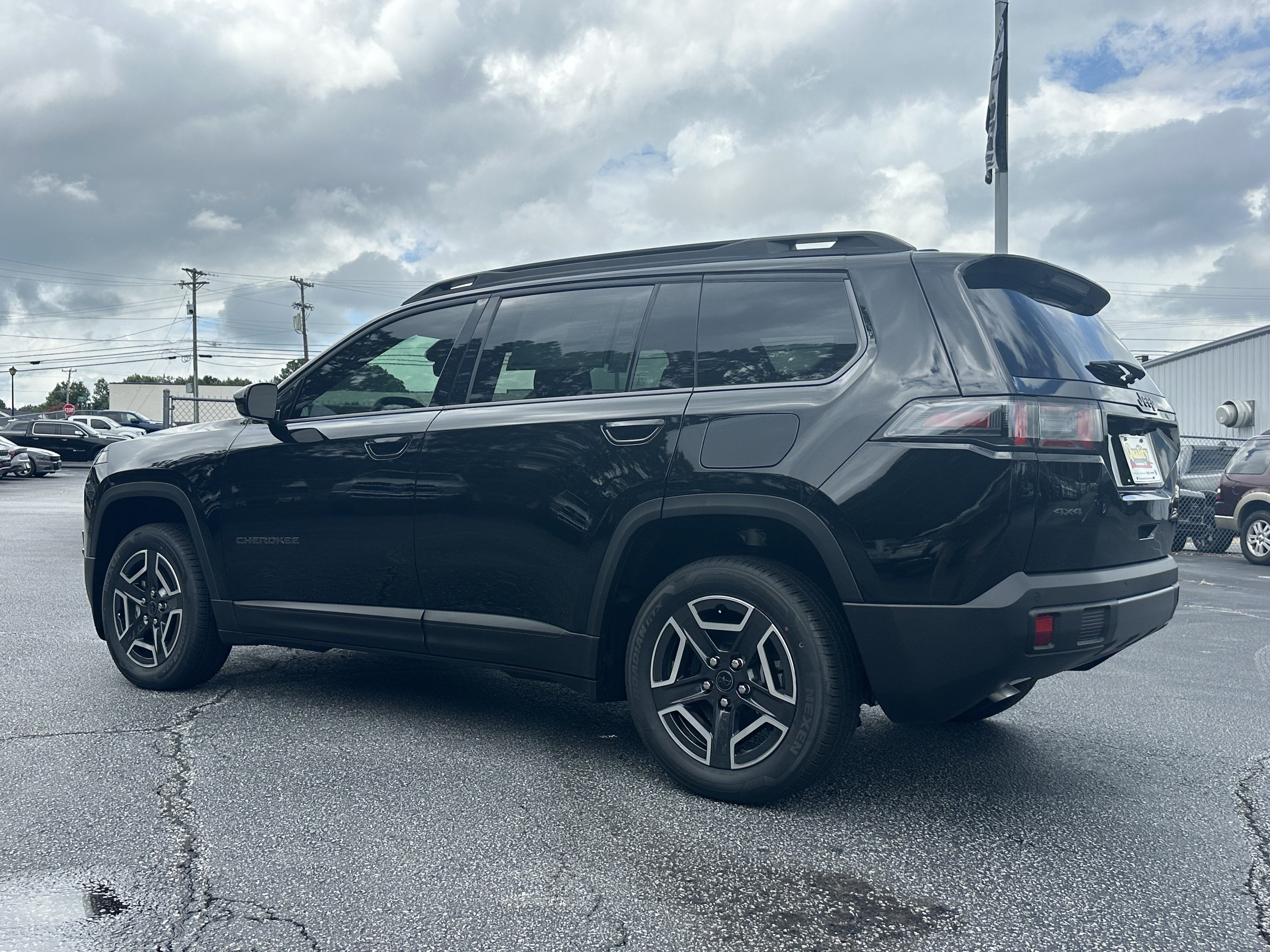 New 2026 Diamond Black Crystal Pearlcoat Jeep Laredo image 6