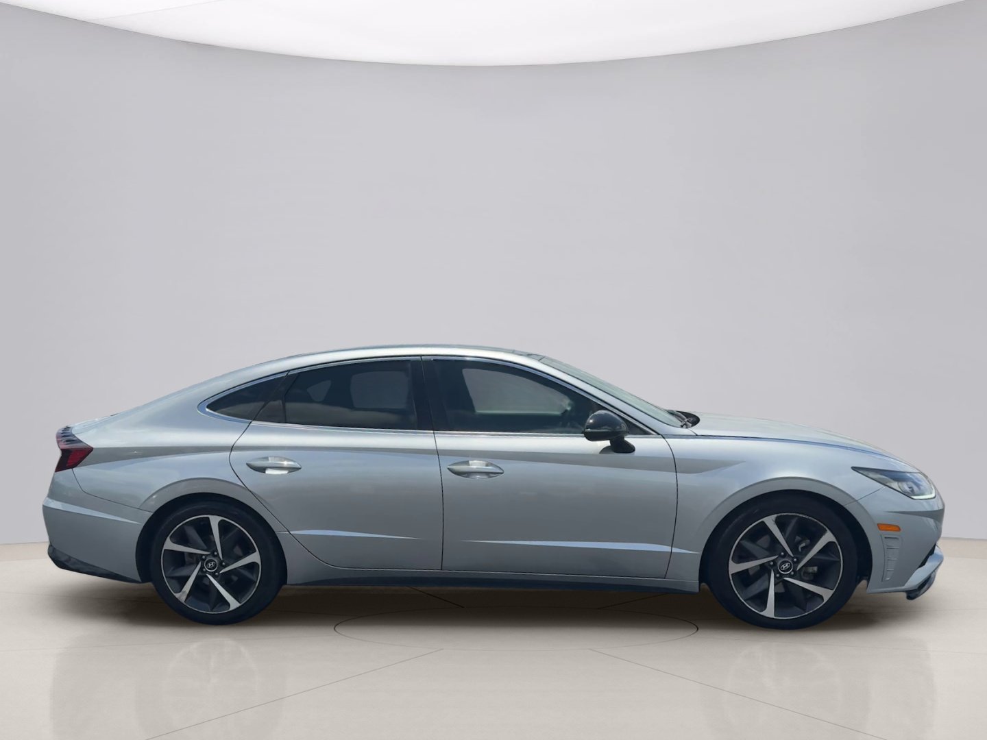 Used 2021 Silver Hyundai SEL PLUS image 6