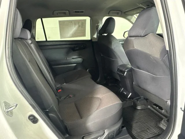 Used 2023 Pearl Toyota LE image 5