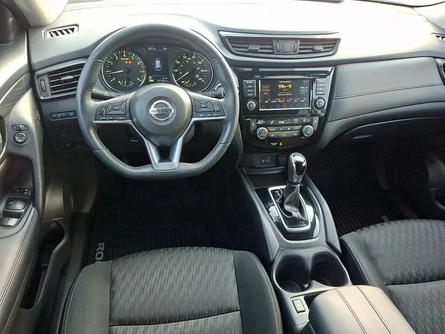 Used 2018 Blue Nissan SV image 11