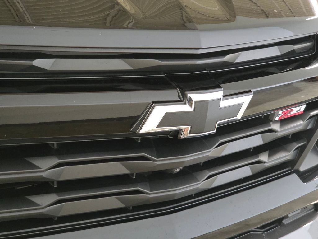 Used 2023 Black Chevrolet Z71 image 13