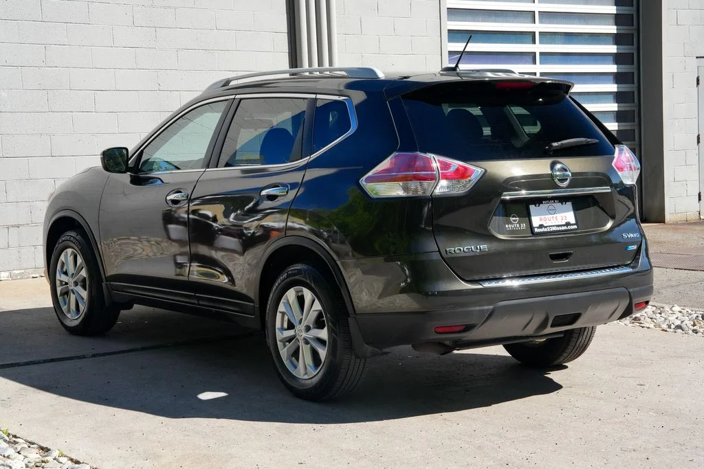 Used 2014 Black Nissan SV image 5