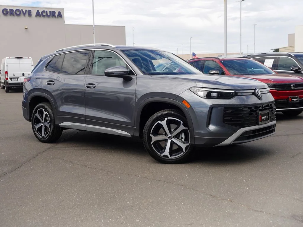 New 2026 Platinum Gray Metallic Volkswagen SE image 5