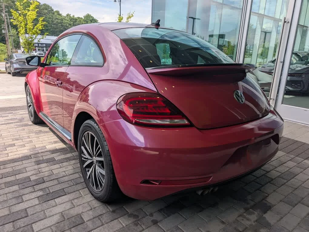 Used 2017 FRESH FUCHSIA Volkswagen 1.8T S image 8