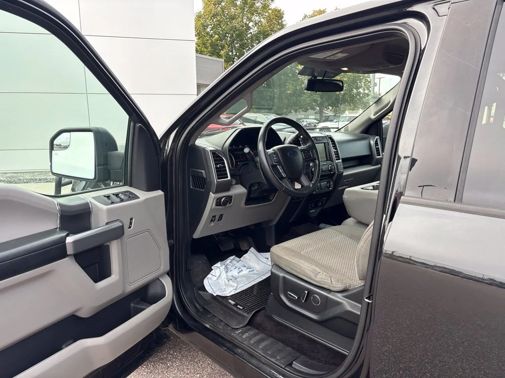 Used 2015 Tuxedo Black Metallic Ford XLT image 10