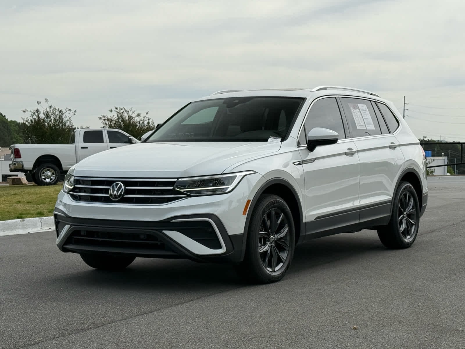 2023 Volkswagen Tiguan SE