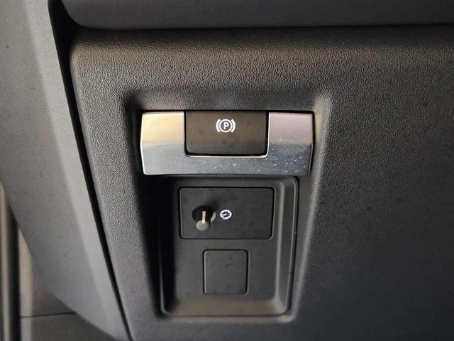 2025 Land Rover Defender X-Dynamic SE - Photo 22