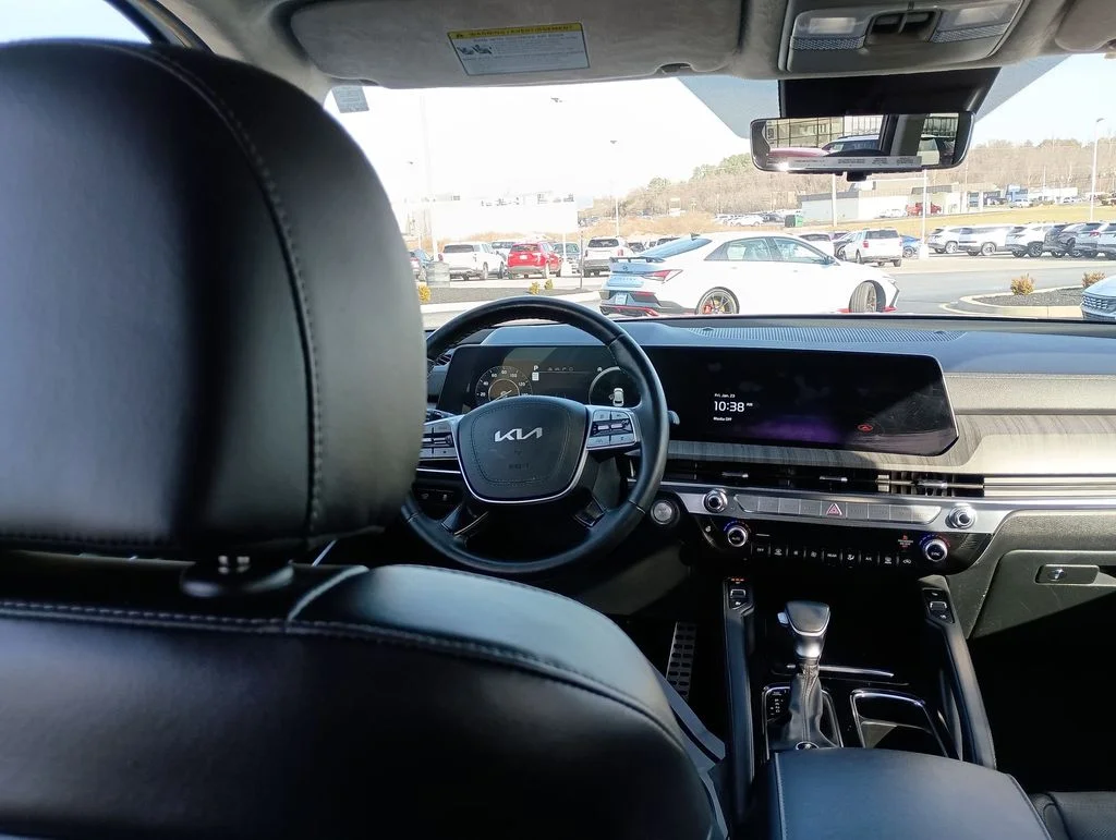 Used 2023 White Kia SX-Prestige image 15