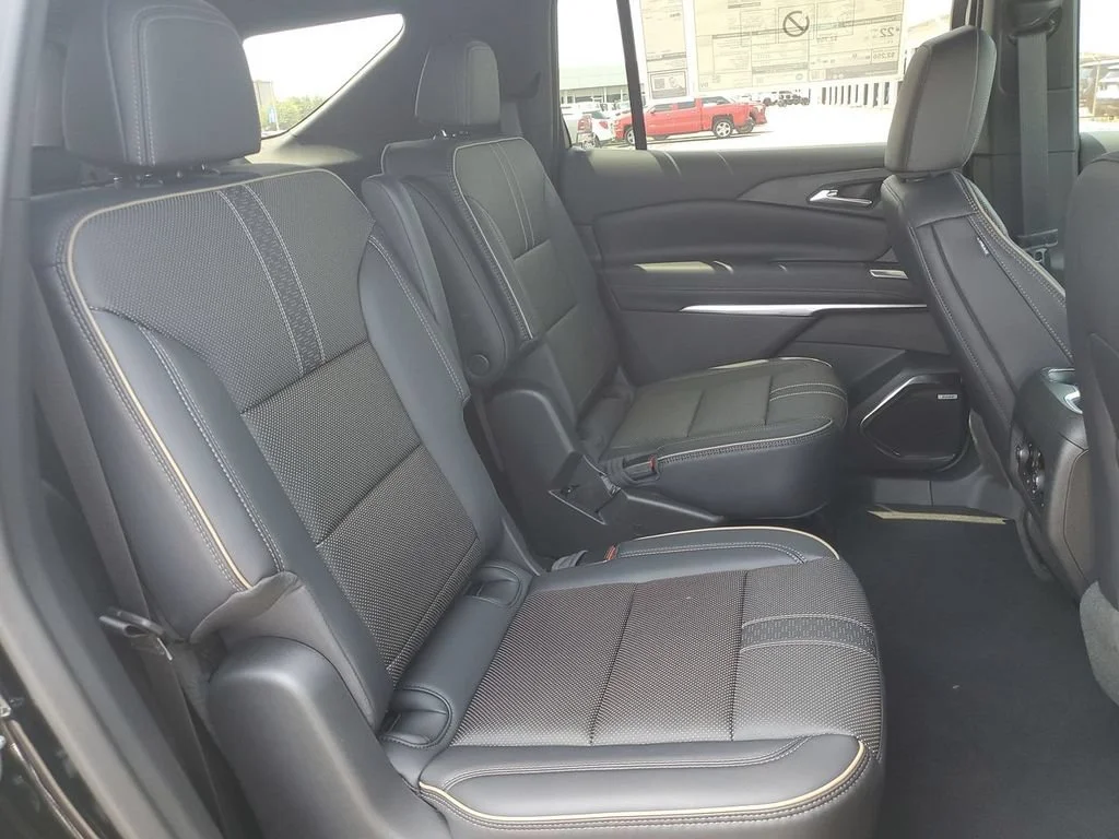 New 2026 Mosaic Black Metallic Chevrolet High Country image 33