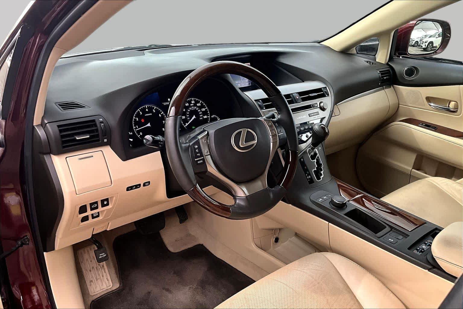 Used 2015 Claret Mica Lexus  image 18