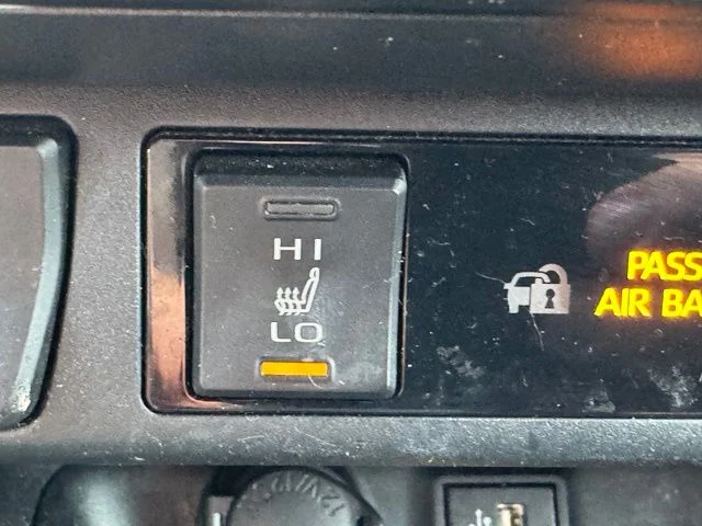 Used 2024  Toyota XLE Premium image 28