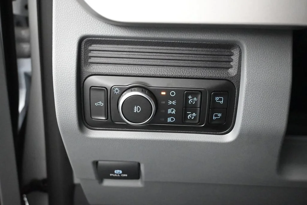 New 2026 Oxford White Ford XLT image 17