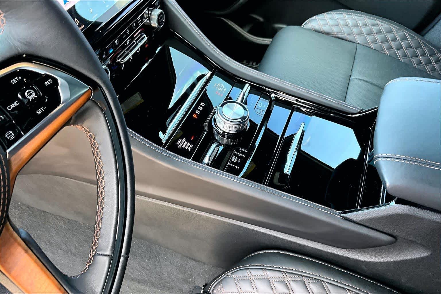Used 2025 Silver Zynith Jeep Summit Reserve image 17