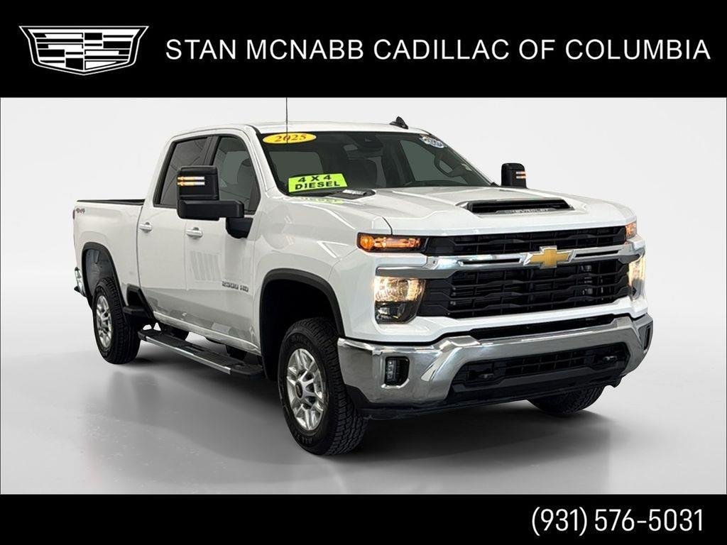 Used 2025 Summit White Chevrolet LT image 1