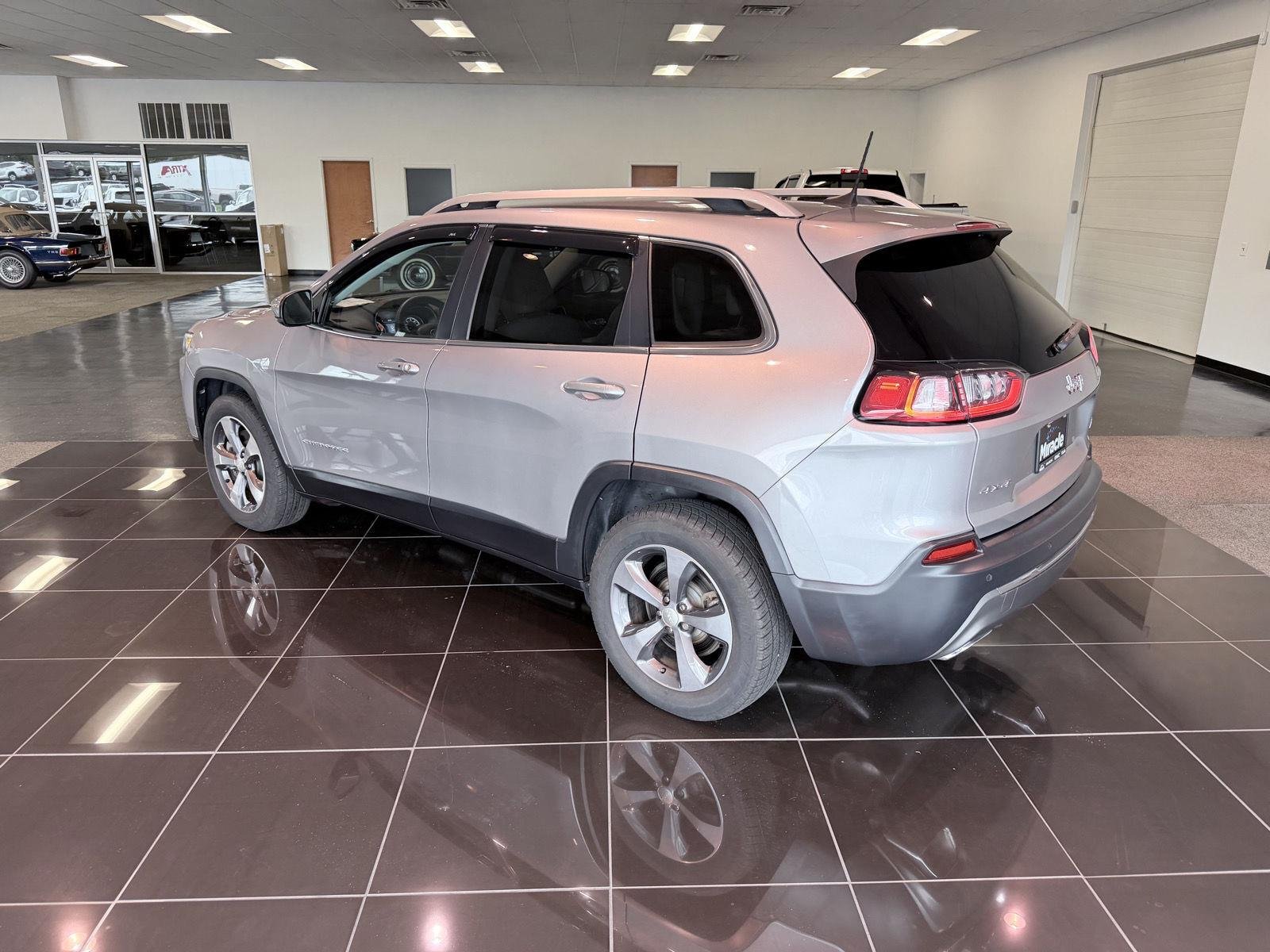 Used 2019 Billet Silver Metallic Clearcoat Jeep Limited image 10