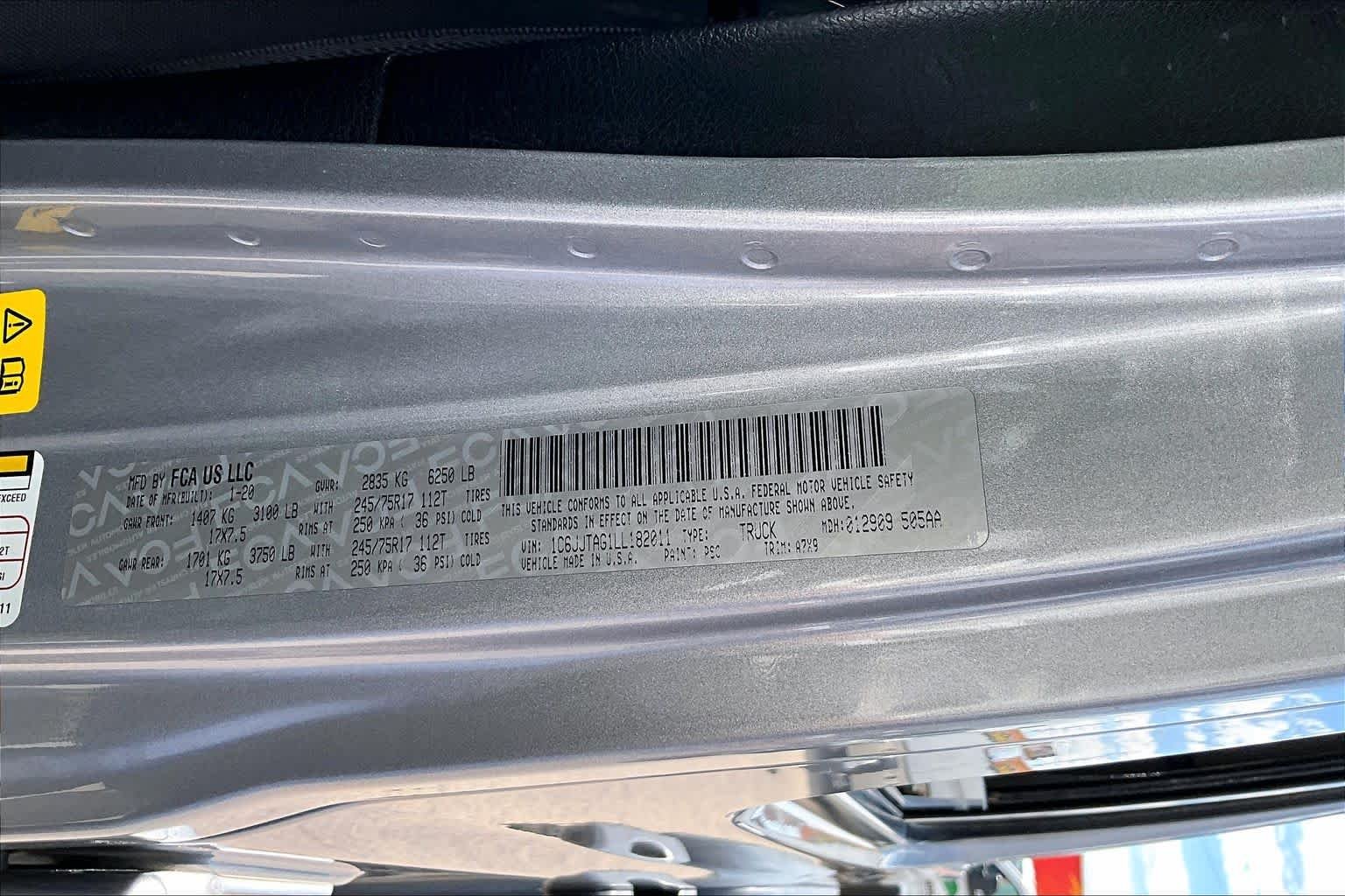 Used 2020 Billet Silver Metallic Clearcoat Jeep Sport S image 33