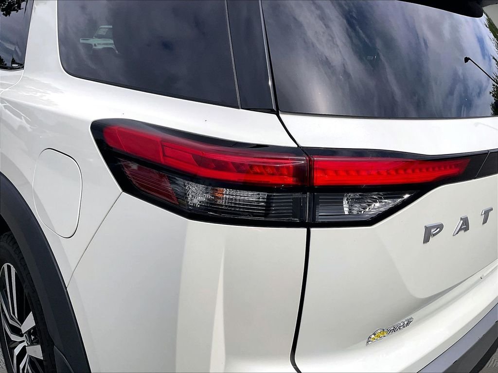 Used 2023 Pearl White Tricoat Nissan Platinum image 33