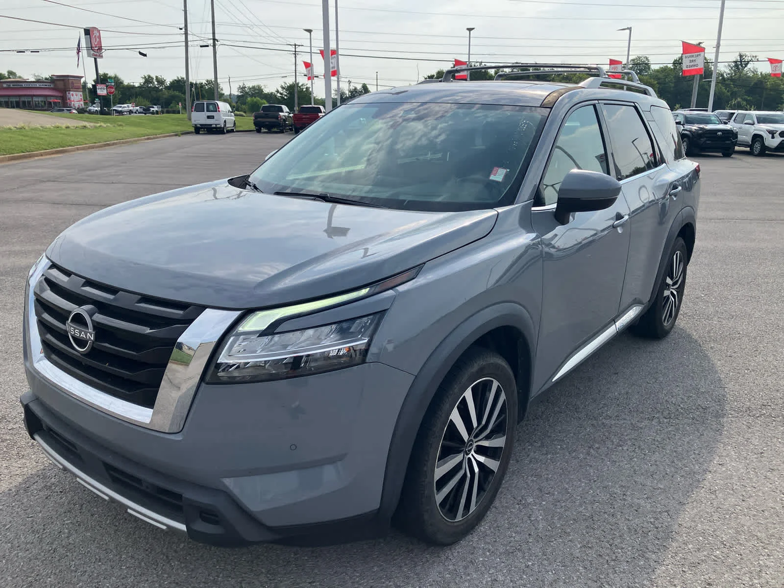Used 2023 Boulder Gray Pearl Nissan Platinum image 3