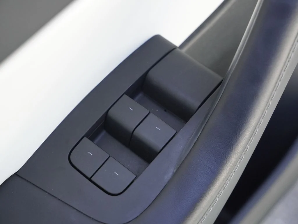 Used 2022 White Tesla Long Range image 8