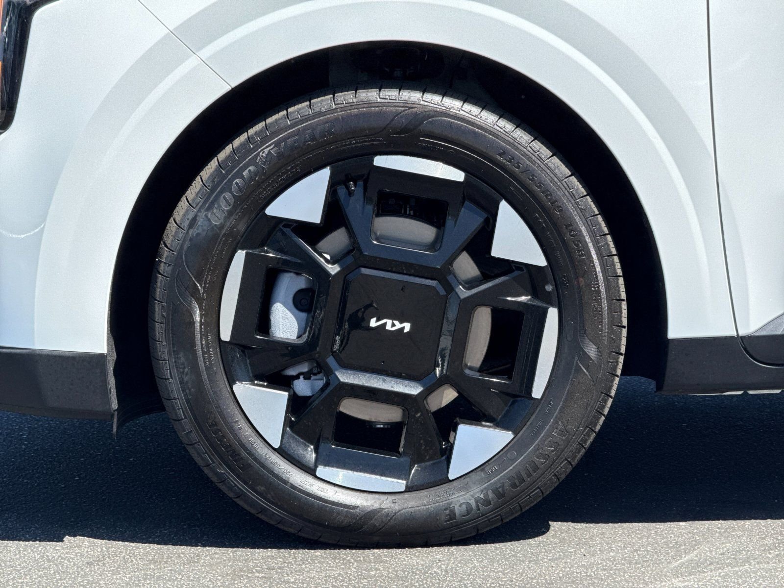 New 2026 Snow White Pearl Kia EX image 33