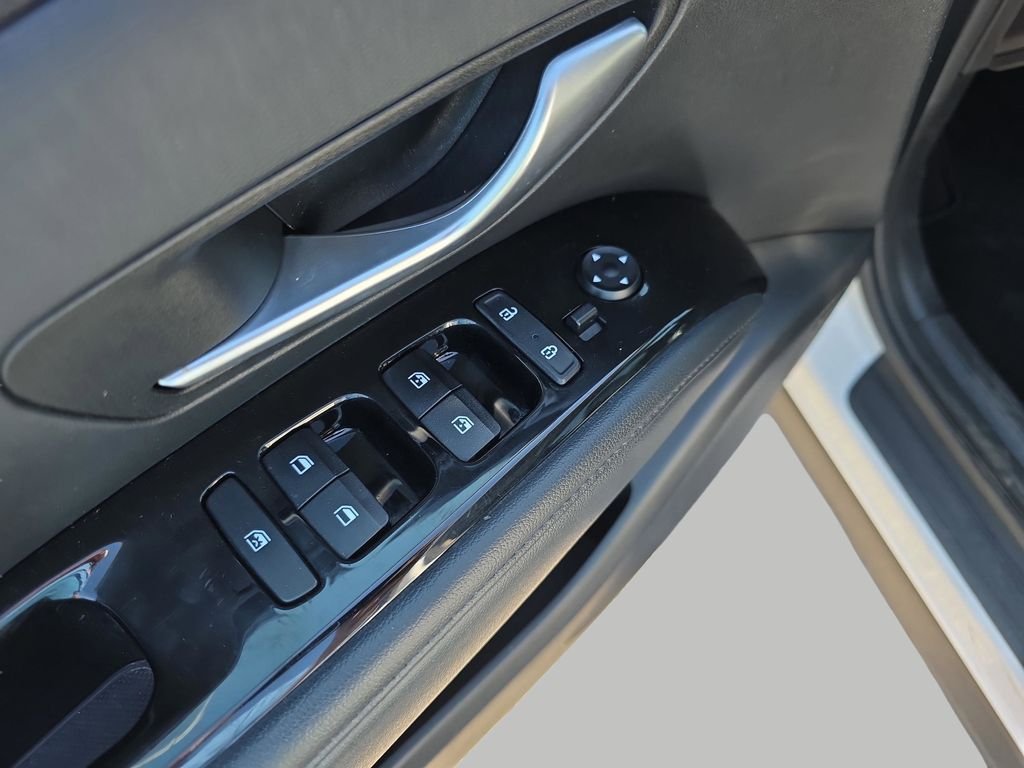 Used 2022 Quartz White Hyundai SEL image 18