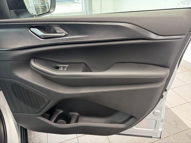 New 2026 Silver Zynith Exterior Paint Jeep Laredo image 14