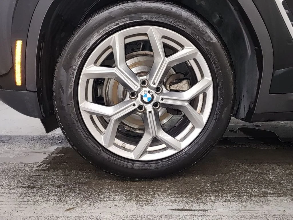 Used 2022 Black BMW xDrive30i image 12