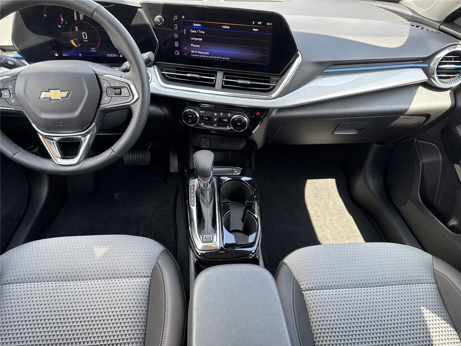 Used 2025 Summit White Chevrolet LT image 15