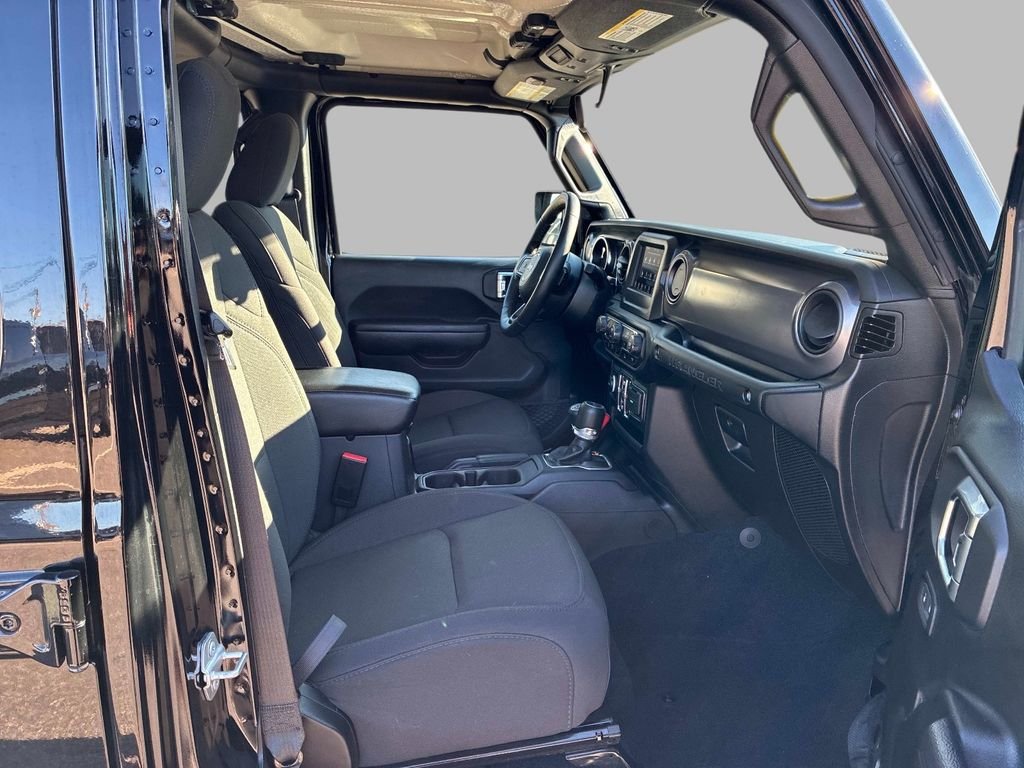 Used 2023 Black Jeep Sport S image 10