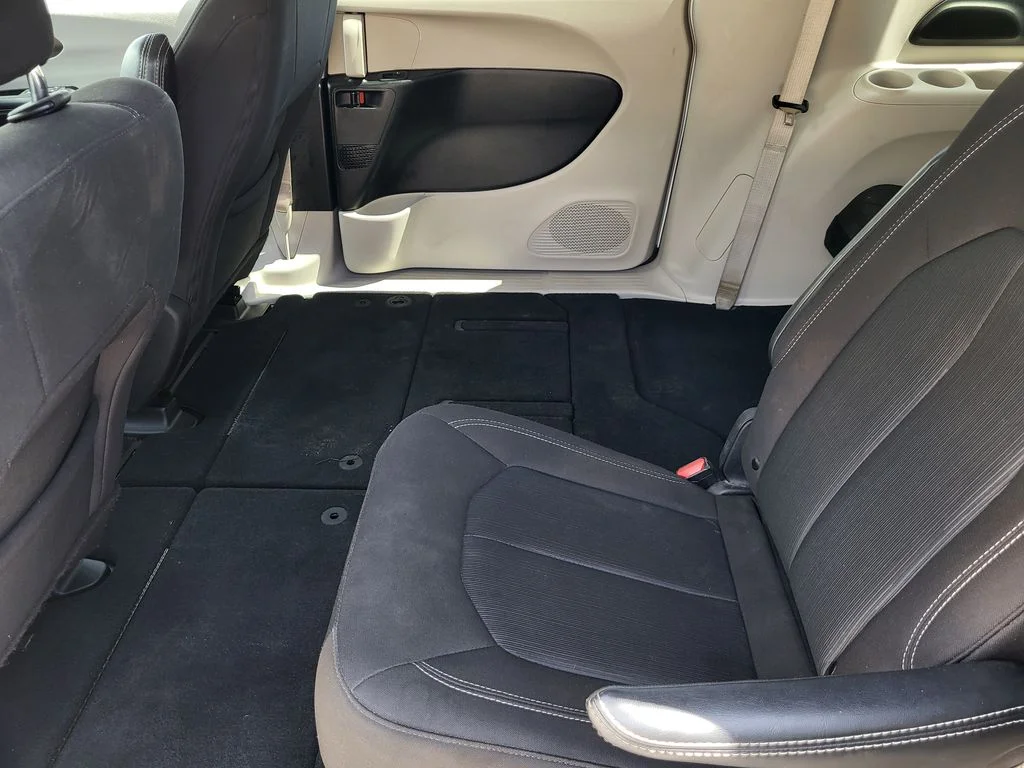 Used 2023 White Chrysler LX image 21