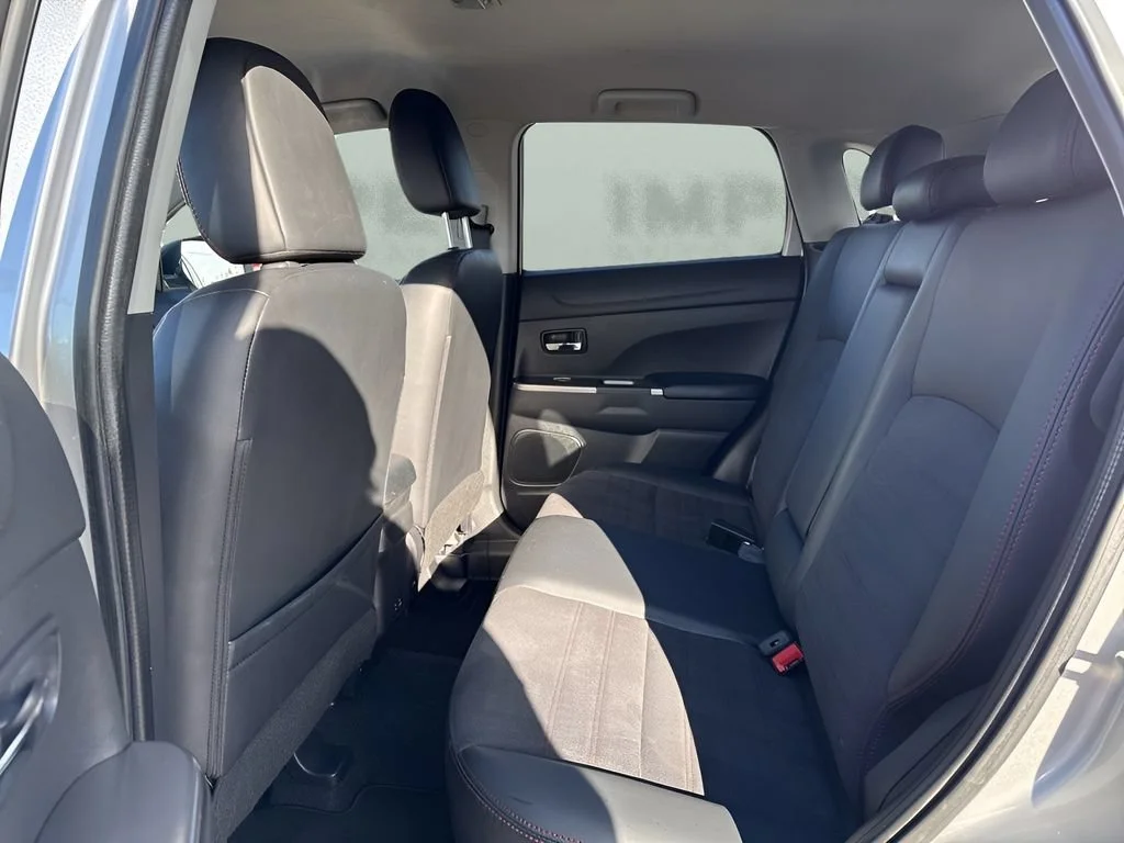 Used 2023 Silver Mitsubishi ES image 15