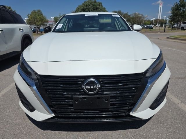 Used 2024 White Nissan 2.5 SV image 2