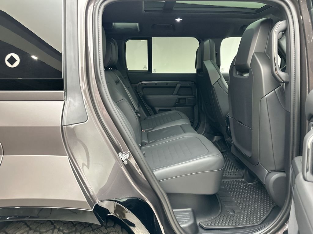 New 2026 Charente Grey Land Rover OCTA image 17