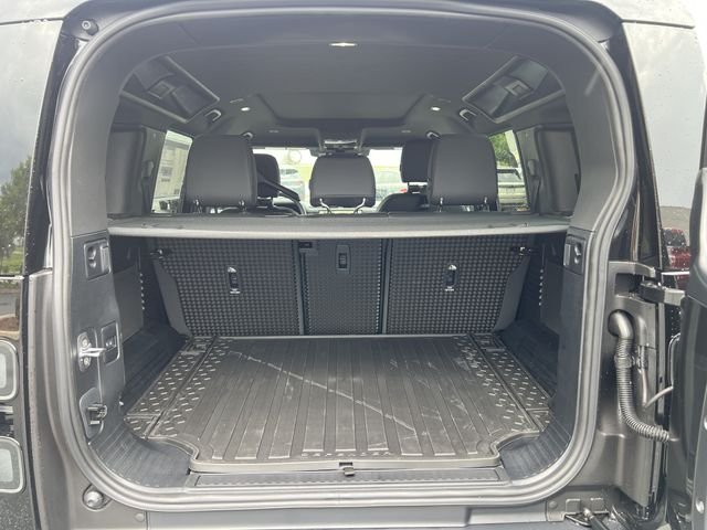 New 2026 Santorini Black Land Rover S image 8