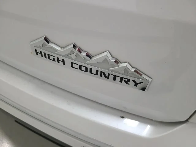 Used 2020 Iridescent Pearl Tricoat Chevrolet High Country image 6