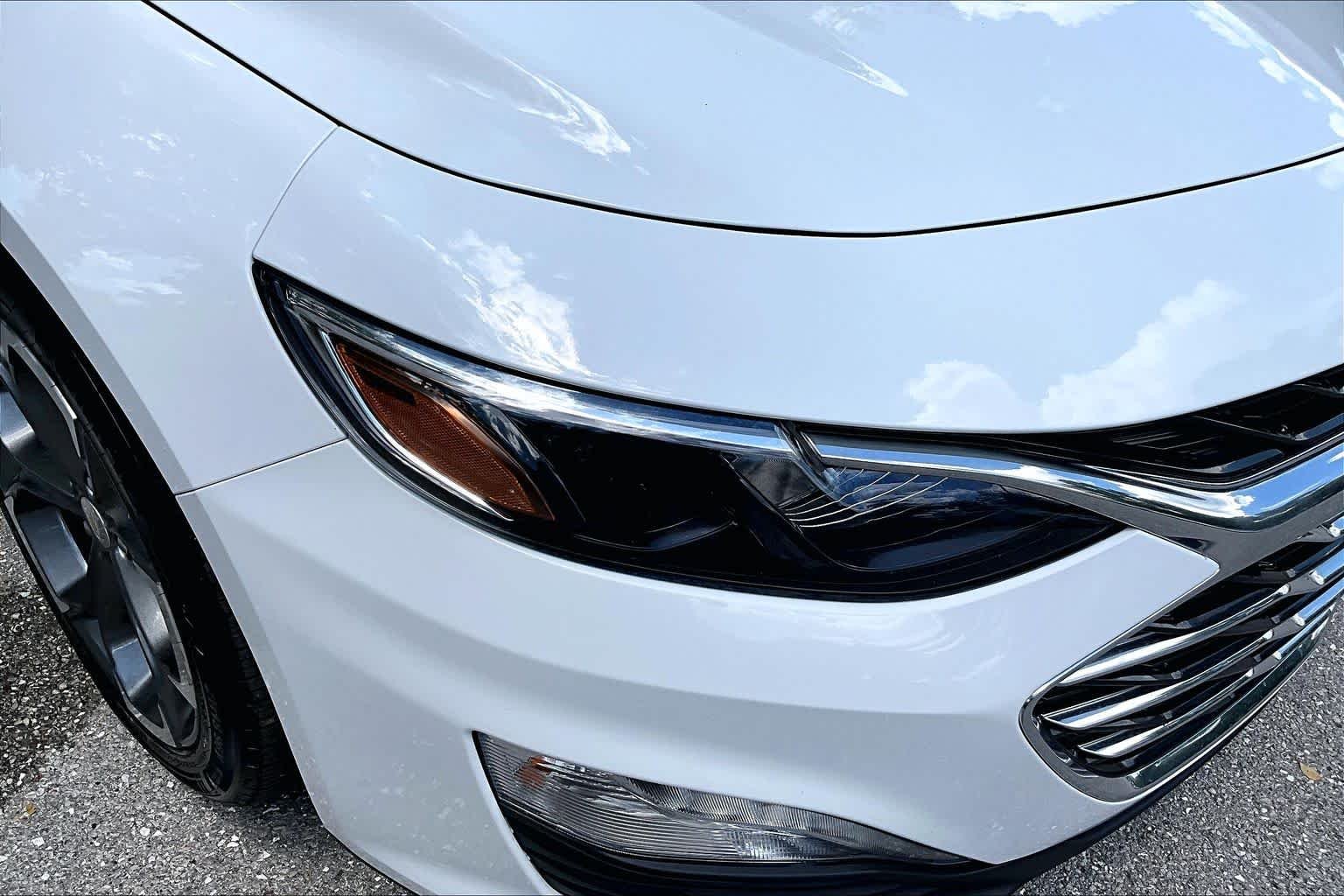 Used 2024 Summit White Chevrolet LT image 27