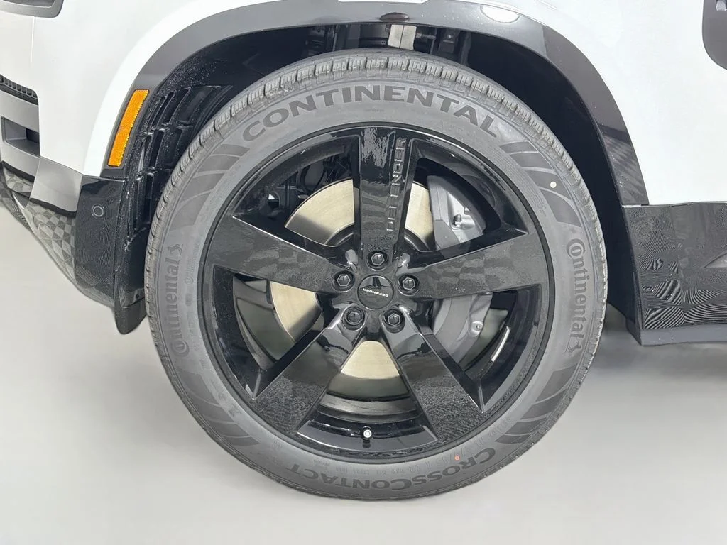 New 2026 Fuji White Land Rover X-Dynamic SE image 33