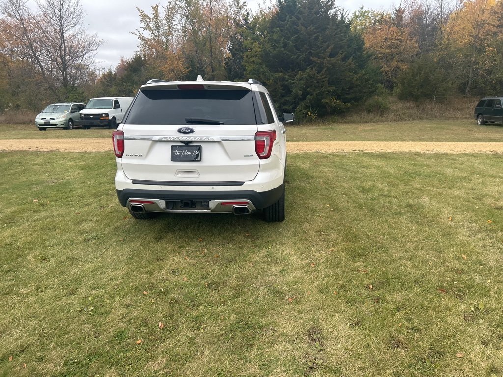 2017 Ford Explorer Platinum photo 3