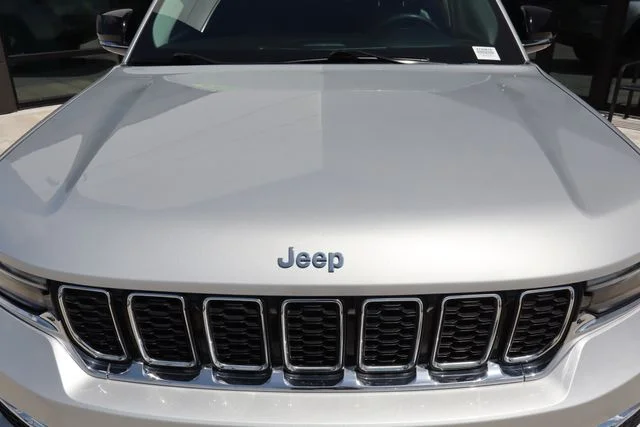 Used 2024 Silver Jeep 4xe image 20