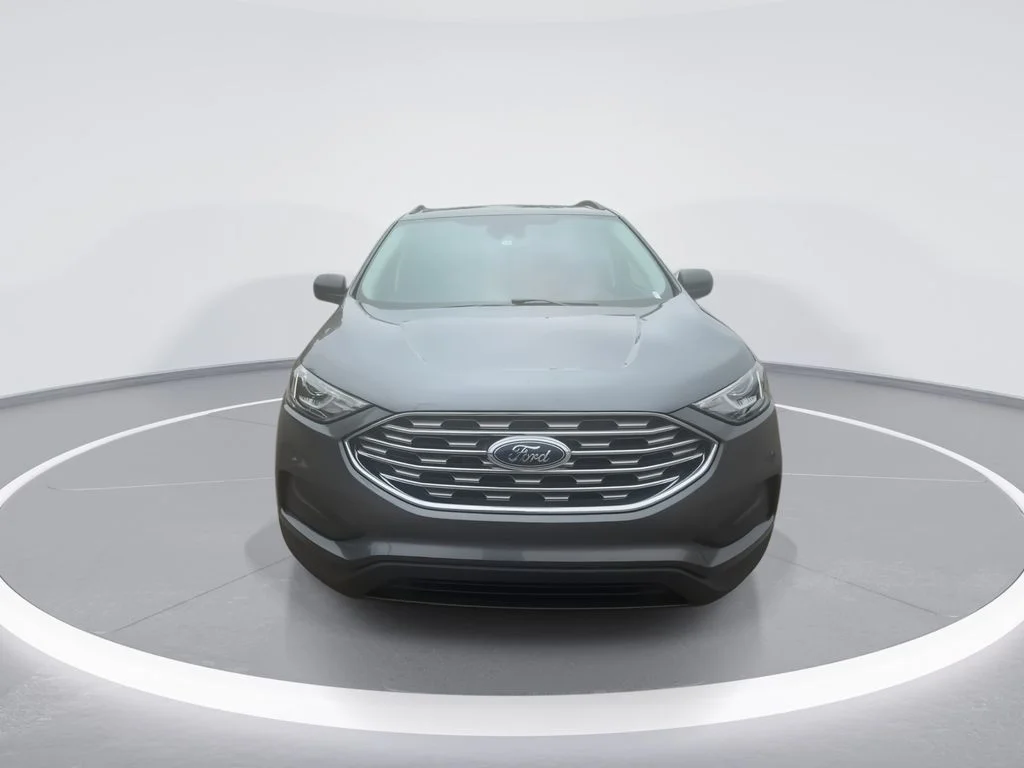 Used 2022 Gray Ford SE image 3