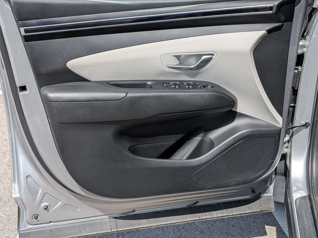 Used 2023 Silver Hyundai SEL image 12