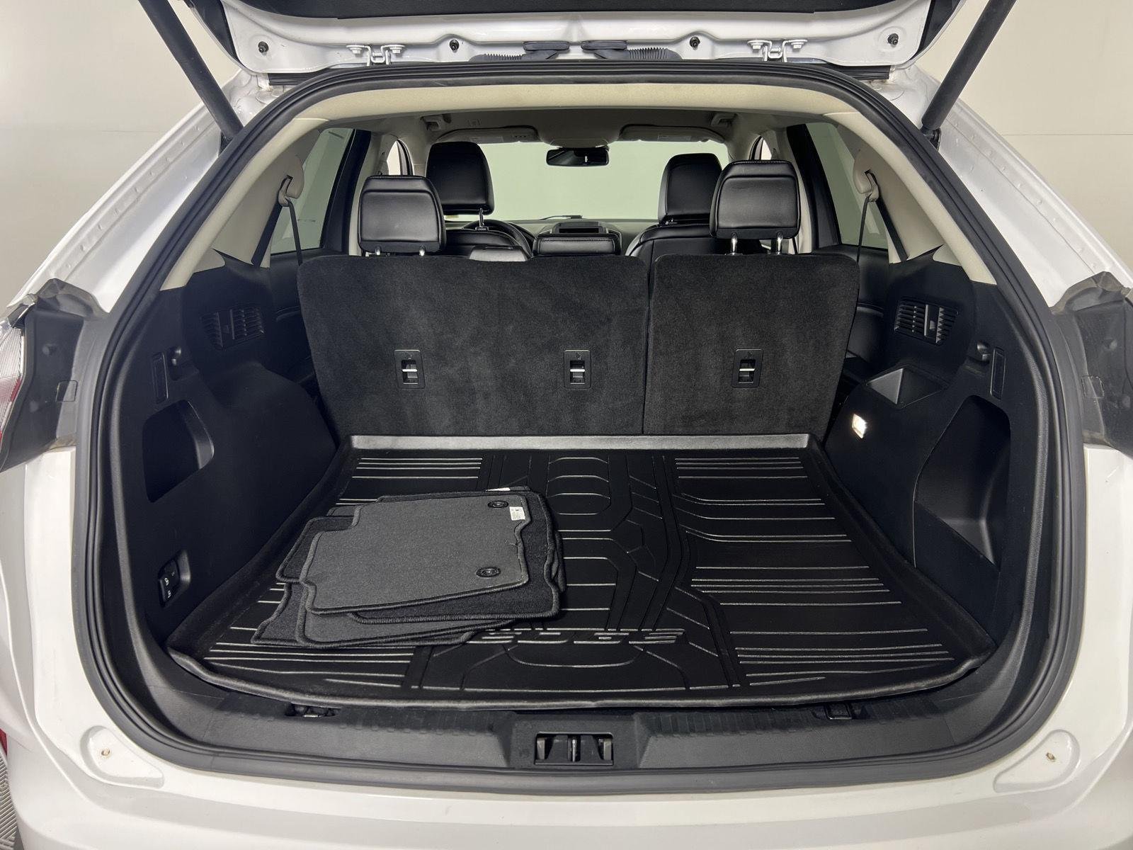 Used 2023 Oxford White Ford SEL image 21