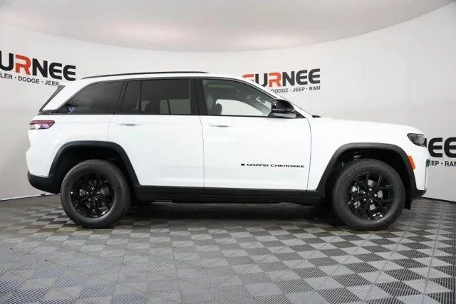 New 2026 Bright White Clear-Coat Exterior Paint Jeep Laredo image 47