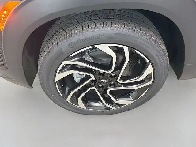 New 2026 Mosaic Black Metallic Chevrolet RS image 32