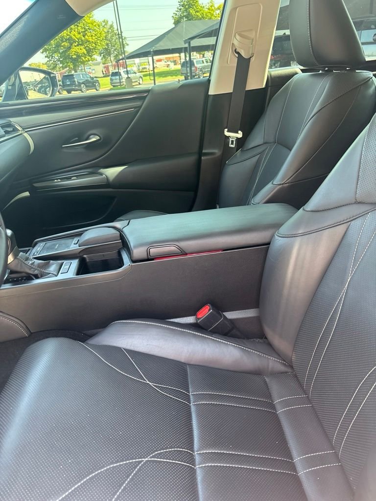 Used 2021 White Lexus 350 Luxury image 4
